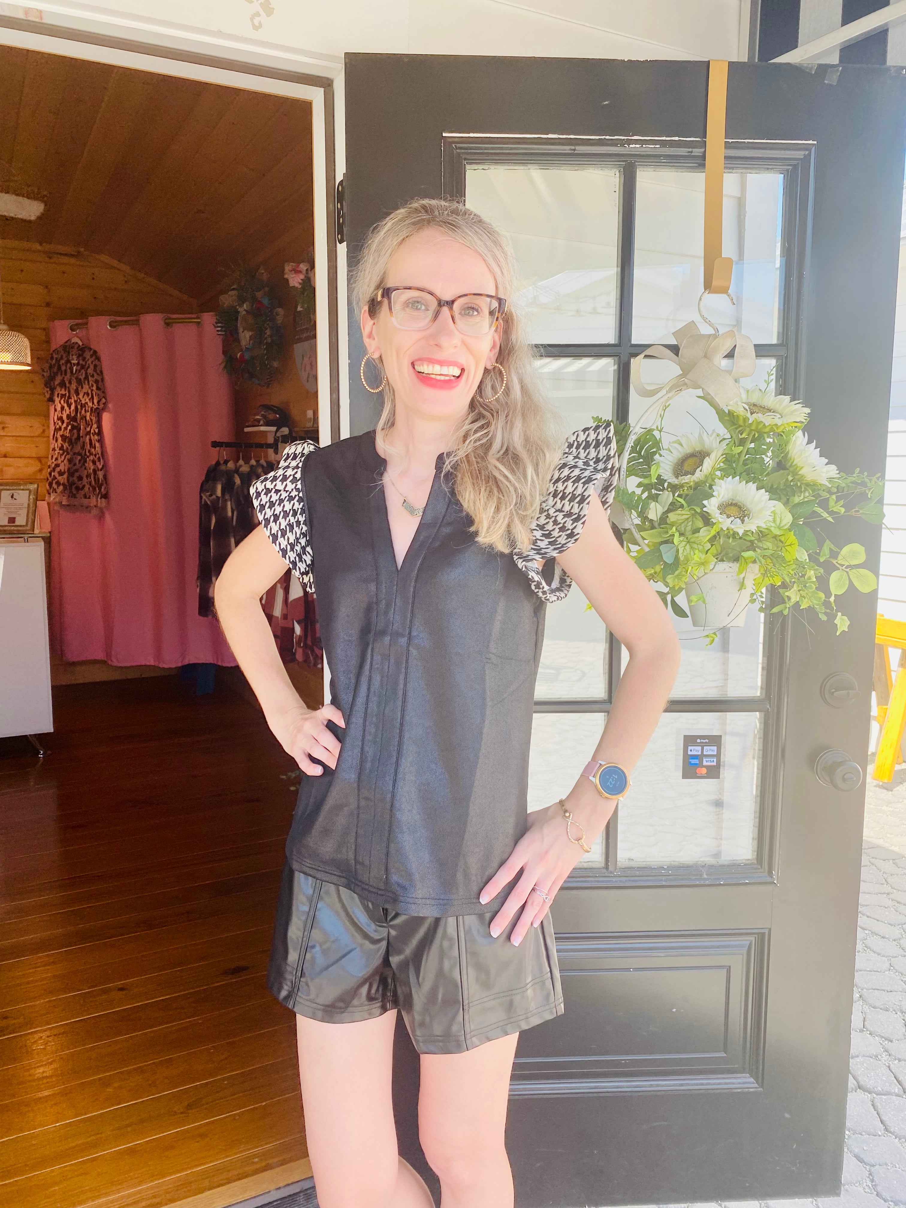 HOUNDSTOOTH RUFFLE TOP – Chloe Jane Boutique