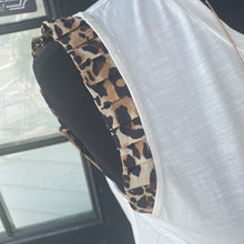 Load image into Gallery viewer, KNIT SLEEVELESS LEOPARD TOP