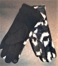 Load image into Gallery viewer, Black Leopard Smart Touch Gloves