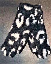 Load image into Gallery viewer, Black Leopard Smart Touch Gloves