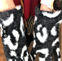 Load image into Gallery viewer, Black Leopard Smart Touch Gloves