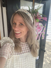 Load image into Gallery viewer, HOUNDSTOOTH CREAM TOP