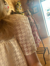 Load image into Gallery viewer, HOUNDSTOOTH CREAM TOP