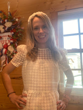 Load image into Gallery viewer, HOUNDSTOOTH CREAM TOP