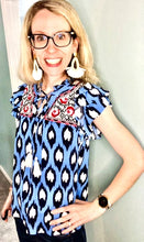 Load image into Gallery viewer, TASSEL TIE PRINT TOP