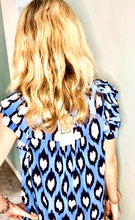 Load image into Gallery viewer, TASSEL TIE PRINT TOP