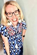 Load image into Gallery viewer, TASSEL TIE PRINT TOP