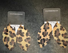 Load image into Gallery viewer, Leopard Heather Earrings
