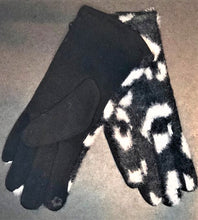 Load image into Gallery viewer, Black Leopard Smart Touch Gloves
