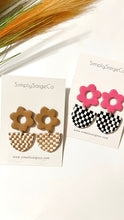 Load image into Gallery viewer, CHECKERED X FLOWERS EARRINGS
