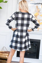 Load image into Gallery viewer, BLACK/IVORY PLAID SWEATER DRESS WITH POCKETS
