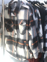 Load image into Gallery viewer, PLAID SHACKET WITH POCKETS
